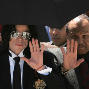 Michael+Jackson+Hospitalized+nHeECwDnngkl